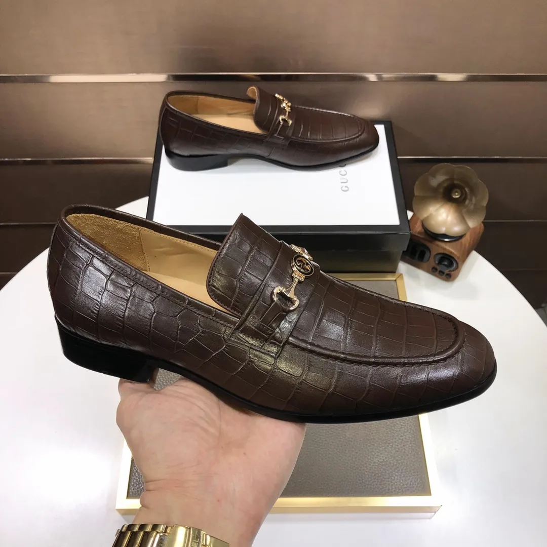 Men's shoes💰500💰Italy's top luxury men's shoe giant (GUCCI) (Gucci) (full cowhide lining) new arrival🍃Original European style🔰 Pleasant to the eye😍In order to make the shoes more durable and non-deformable🌀The production continues to follow traditional methods but there is still no lack of innovation💪Choose original sheepskin for the leather♻️ Smooth and natural And extra bright ⭐Made of imported cowhide, the first choice of rich people 38-45 (45 customized)